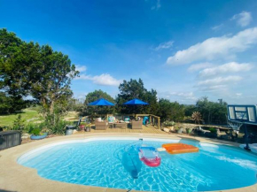 Cottage with Hot Tub and Pool Bandera, TX.